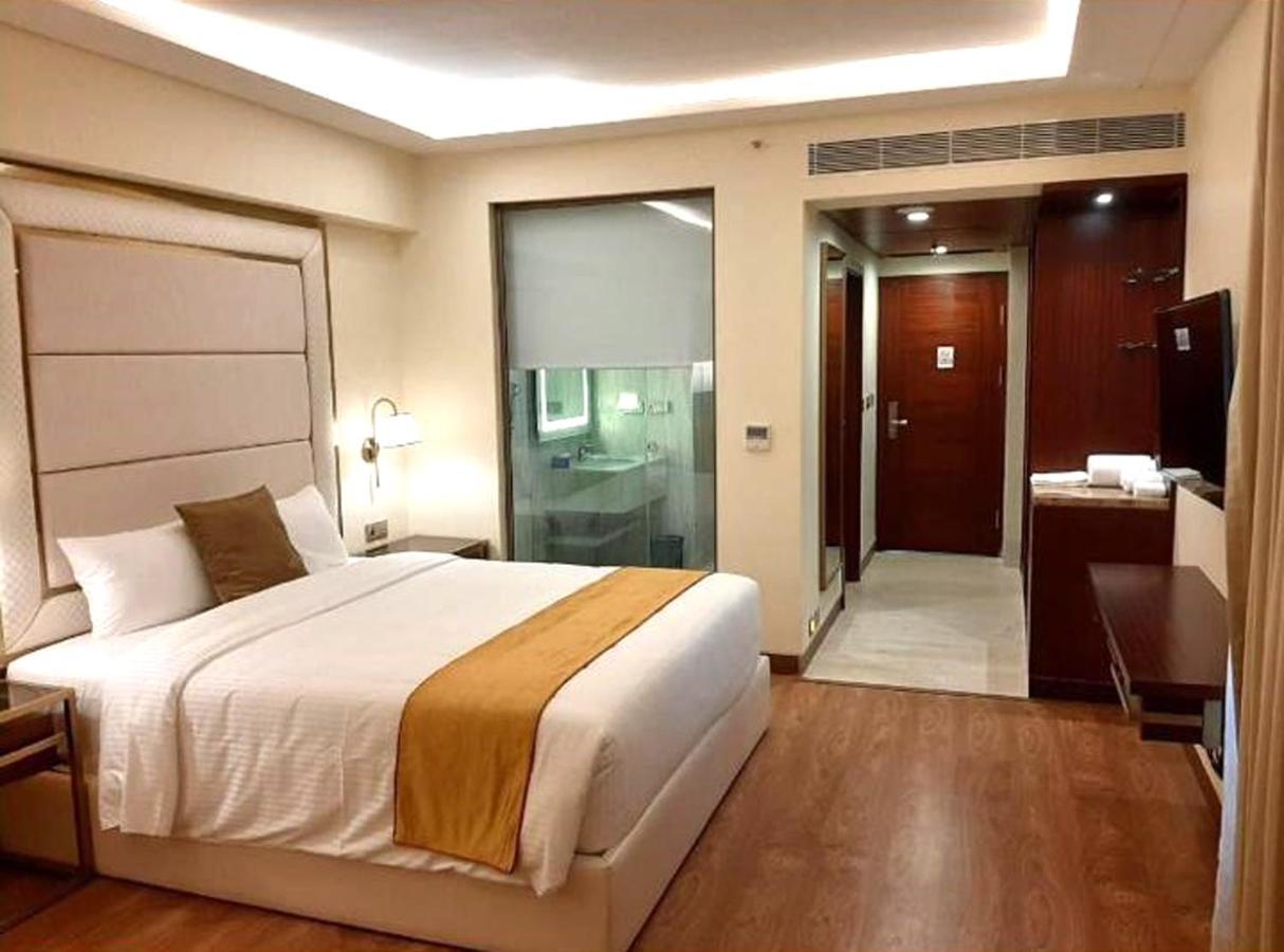 Kay-Em Spectra Hotel Chennai Exterior photo